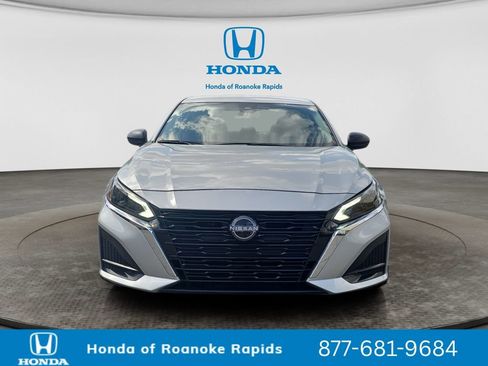 Used 2024 Nissan Altima 2.5 SV FWD image 8