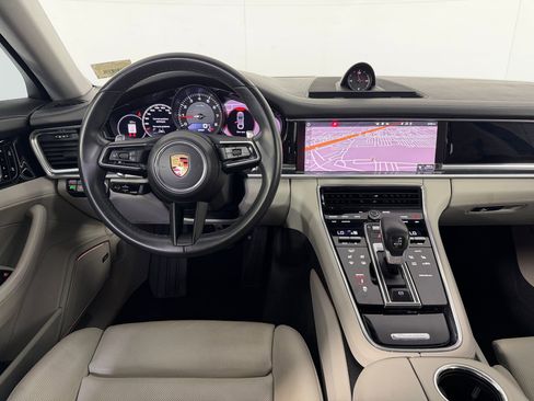 Used 2021 Porsche Panamera image 31