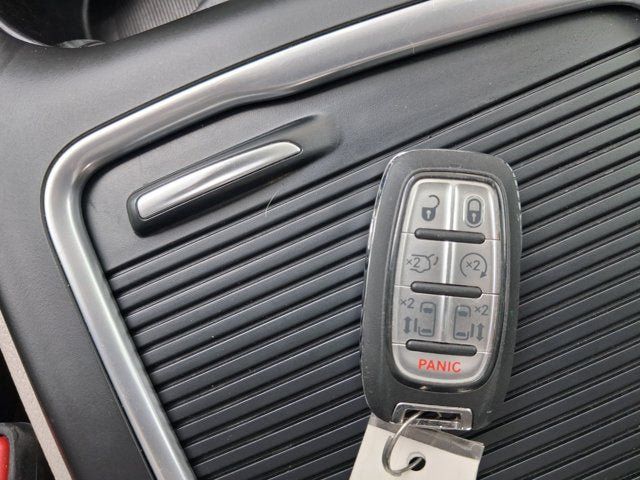 Used 2024 Chrysler Pacifica Touring-L FWD image 25