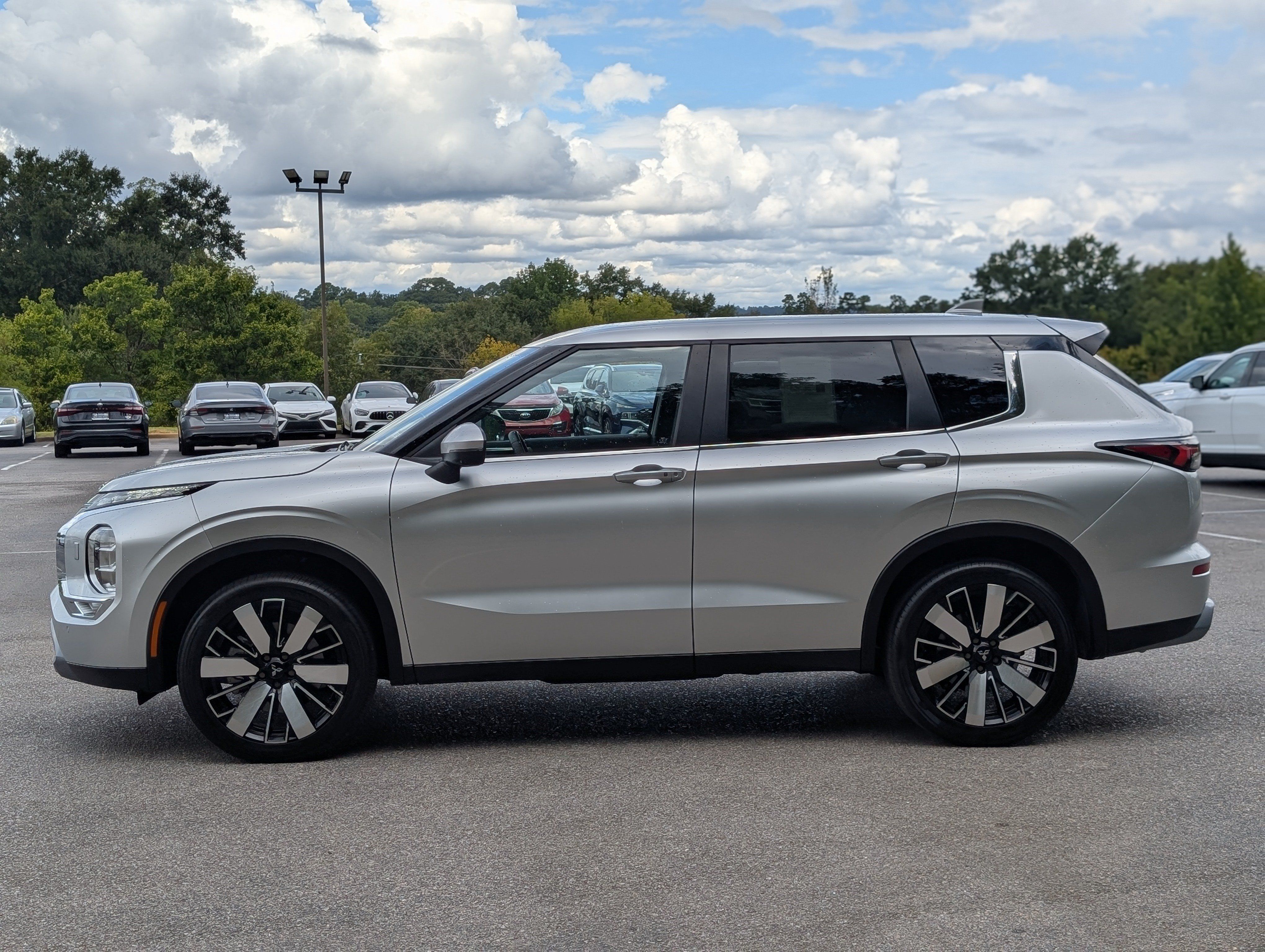 Used 2026 Mitsubishi Outlander SE AWD/4WD image 6