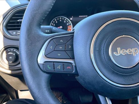 Certified 2022 Jeep Renegade Latitude w/ Convenience Group image 16