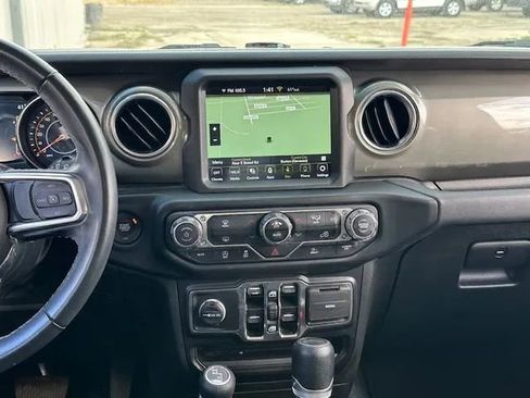 Used 2022 Jeep Wrangler Unlimited Sahara image 23