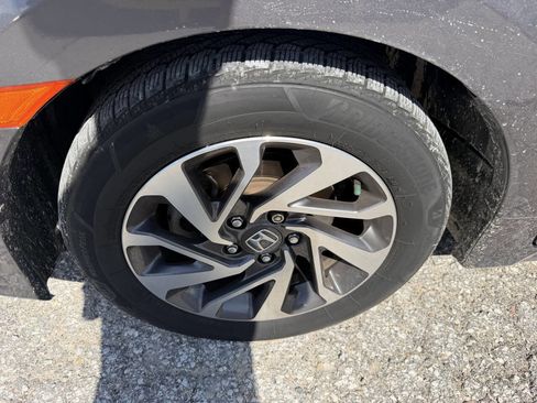 Used 2018 Honda Civic EX image 9