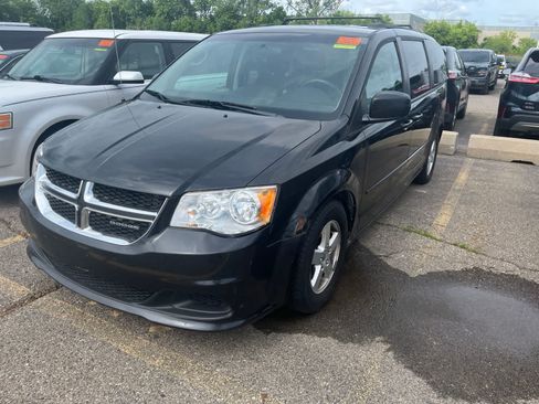 Used 2012 Dodge Grand Caravan SXT FWD image 2