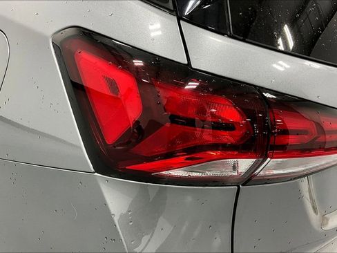 Used 2023 Chevrolet Equinox LT image 38