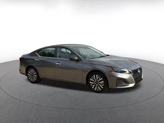 Used 2025 Nissan Altima 2.5 SV FWD video 2