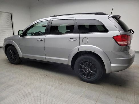 Used 2020 Dodge Journey SE w/ SE Popular Equipment Group FWD image 3