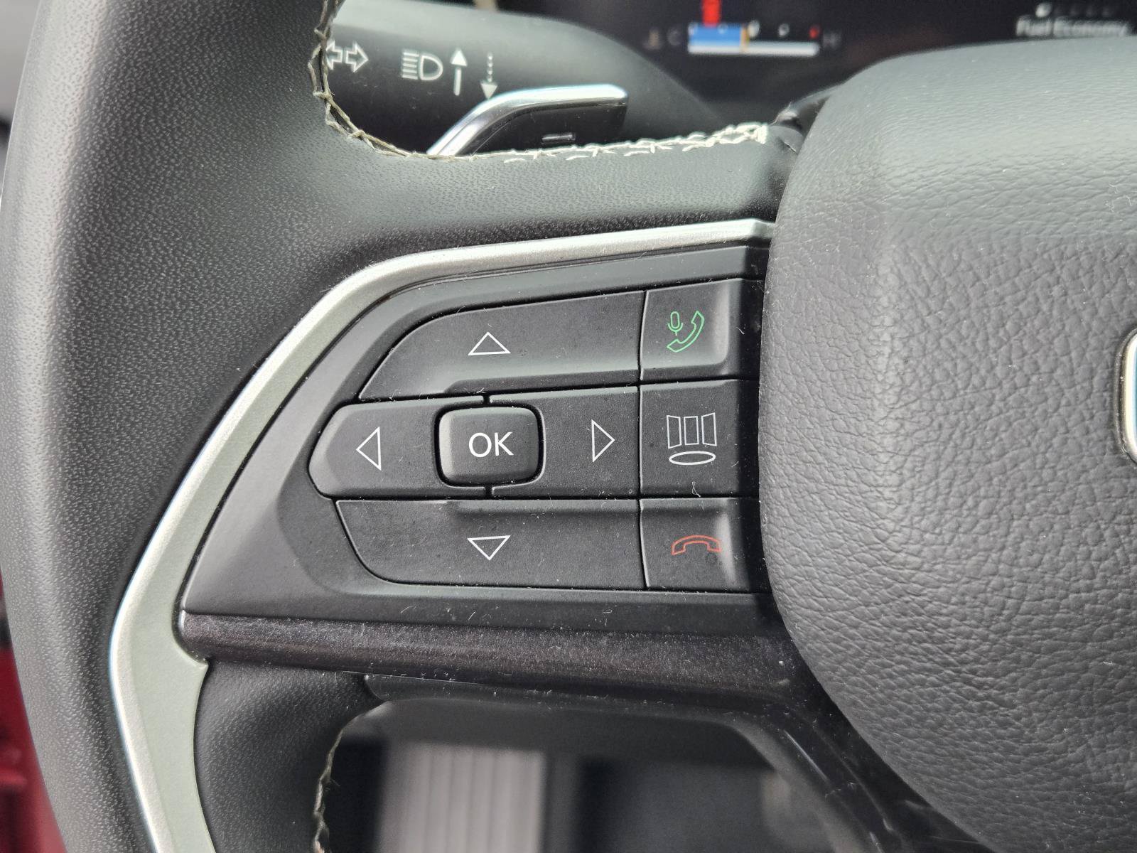 Used 2023 Jeep Grand Cherokee Laredo RWD image 16