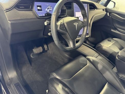 Used 2018 Tesla Model X 75D image 11