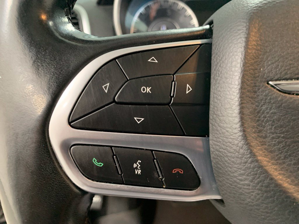 Used 2019 Chrysler 300 Touring w/ Quick Order Package 2EF RWD image 18
