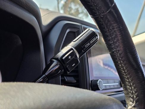 Used 2022 Nissan Titan SV w/ SV Convenience Package image 35