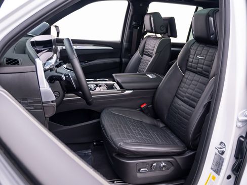 Certified 2025 Cadillac Escalade V w/ LPO, ONYX Package AWD/4WD image 15