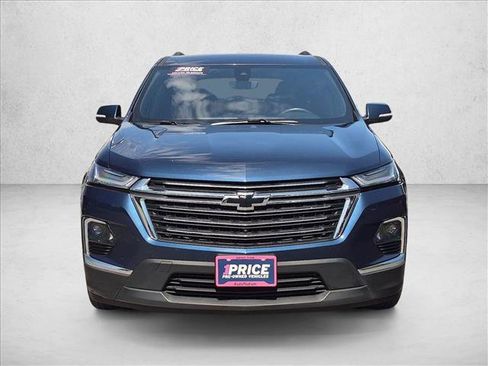 Used 2023 Chevrolet Traverse LT FWD image 2
