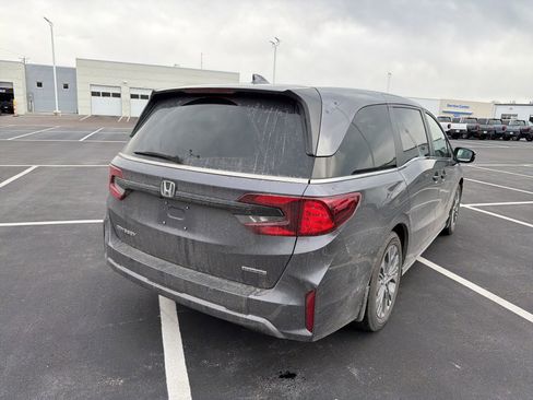 Used 2025 Honda Odyssey Touring image 6
