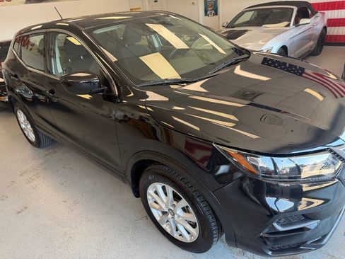 Used 2022 Nissan Rogue Sport S FWD image 3
