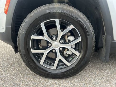 Used 2024 Jeep Grand Cherokee Limited w/ Luxury Tech Group II image 11