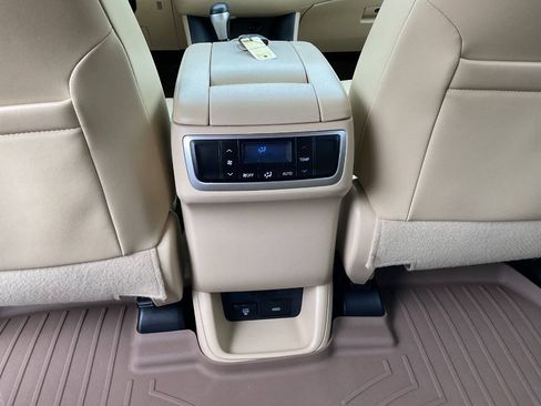 Used 2015 Toyota Highlander XLE AWD/4WD image 34