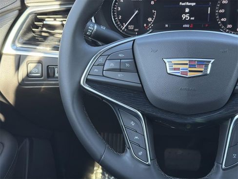 Used 2025 Cadillac XT5 Premium Luxury image 9