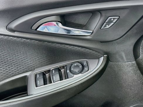 Used 2023 Chevrolet Malibu LT FWD image 19