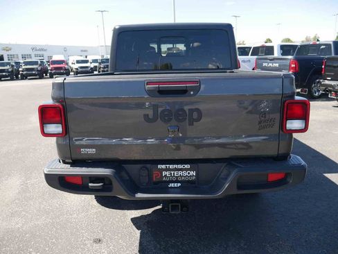 Certified 2023 Jeep Gladiator Sport AWD/4WD image 21