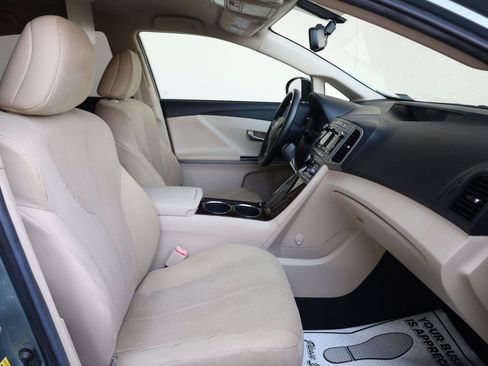 Used 2011 Toyota Venza AWD w/ Convenience Pkg image 27