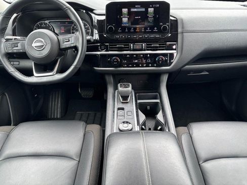 Used 2025 Nissan Pathfinder SL AWD/4WD image 14
