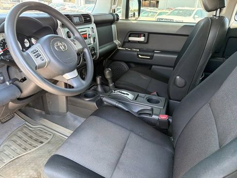 Used 2011 Toyota FJ Cruiser 4WD w/ Convenience Pkg image 18
