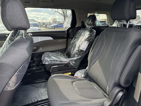 New 2026 Kia Carnival LX FWD image 20