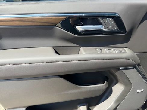 New 2026 Chevrolet Suburban High Country RWD image 12