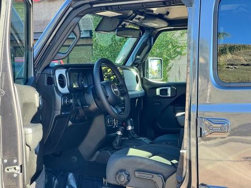 Used 2024 Jeep Wrangler Unlimited image 2