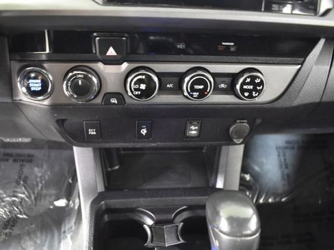 Used 2017 Toyota Tacoma TRD Sport w/ Tow Package (A/T) AWD/4WD image 23