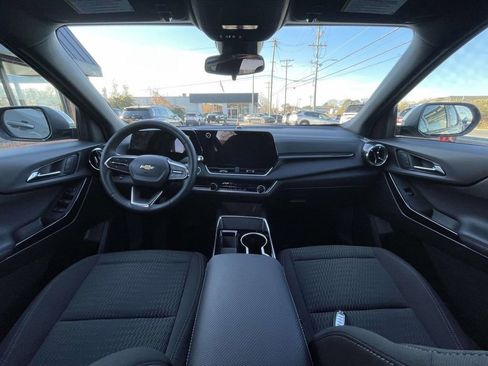 Used 2025 Chevrolet Equinox LT image 25
