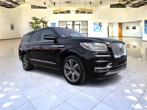 Used 2019 Lincoln Navigator Select w/ Technology Package image 3