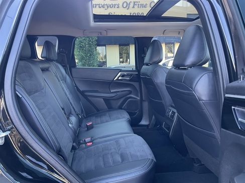 Used 2023 Mitsubishi Outlander SE FWD image 25