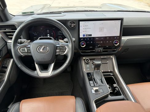 Used 2024 Lexus GX 550 w/ Accessory Package (2T) AWD/4WD image 28