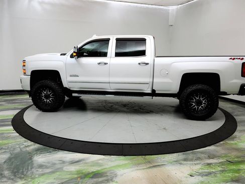 Used 2019 Chevrolet Silverado 2500 High Country w/ Duramax Plus Package image 8