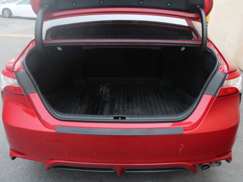 Used 2020 Toyota Camry SE image 13