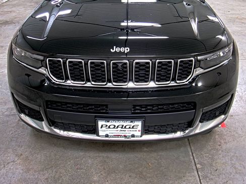 New 2025 Jeep Grand Cherokee L Limited w/ Luxury Tech Group II image 16
