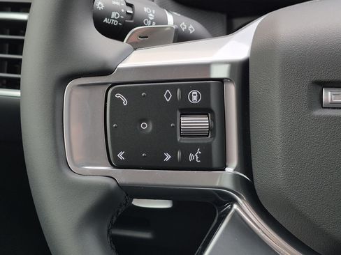 New 2026 Land Rover Discovery Dynamic SE image 28