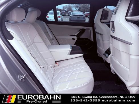 Used 2023 BMW 740i RWD image 13