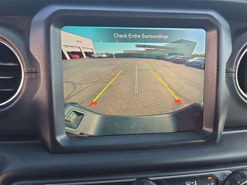 Used 2023 Jeep Gladiator Overland image 18