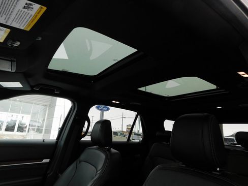 Used 2018 Ford Explorer Limited image 12