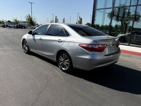 Used 2015 Toyota Camry SE FWD image 9