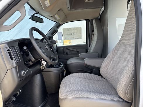 New 2024 GMC Savana 3500 Work Van w/ Power Convenience Package image 18