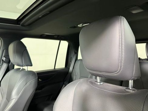 Used 2024 Lexus LX 600 4WD w/ Premium Package image 19
