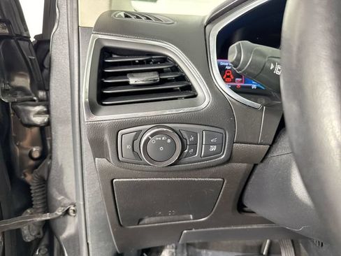 Used 2020 Ford Edge Titanium w/ Equipment Group 301A AWD/4WD image 14