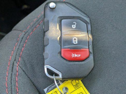 Certified 2019 Jeep Wrangler Unlimited Rubicon w/ Steel Bumper Group image 25