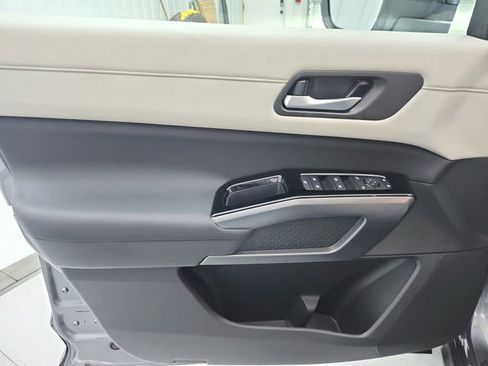 New 2026 Nissan Pathfinder SL FWD image 31