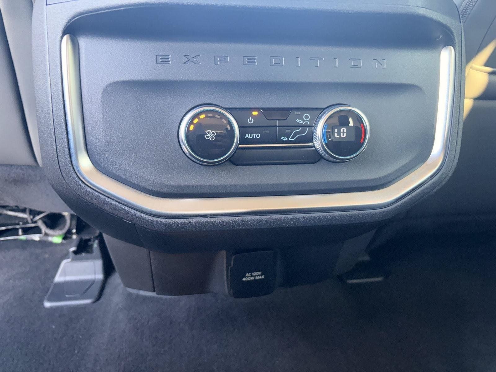Used 2026 Ford Expedition Active RWD image 13
