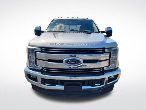 Used 2018 Ford F250 Lariat w/ Chrome Package image 8